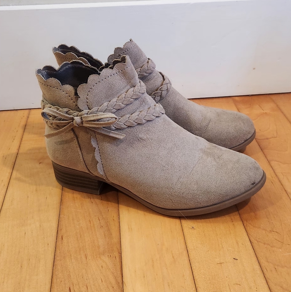 SO Memory Foam Ankle Booties Zip Up Size 2